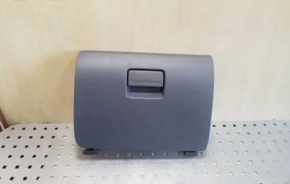 Ford Focus Glove box lid/cover 
