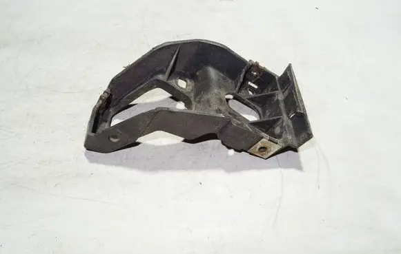 Audi A4 S4 B6 8E 8H Front bumper mounting bracket 8E0853922