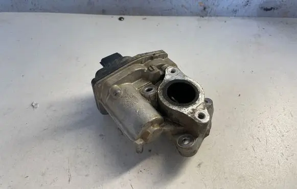 Nissan Juke I F15 EGR valve 147102557R H8201143495 HU1501000212