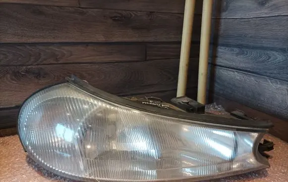 Ford Mondeo MK II Headlight/headlamp 1305219078 96BG13K060AA
