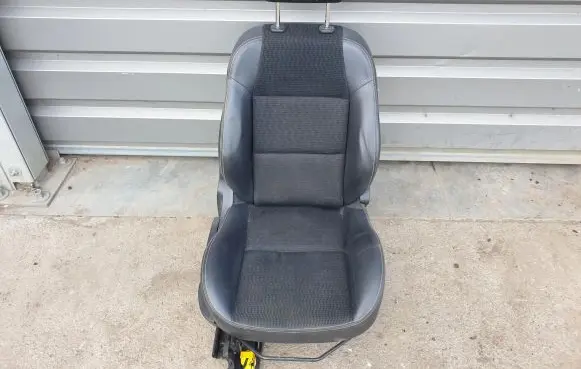 Peugeot 207 Front passenger seat 