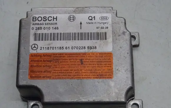 Mercedes-Benz CLS C219 Airbag control unit/module 2118701185 0285010146