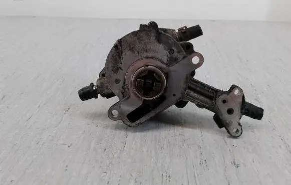 Skoda Octavia Mk2 (1Z) Vacuum pump 038145209M