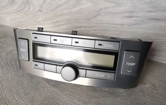 Toyota Avensis T250 Climate control unit 5590205050H 7K290FB