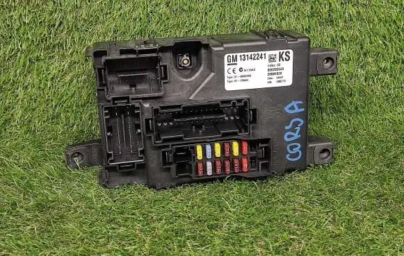 Opel Corsa D Power management control unit 13142241 13142241KS