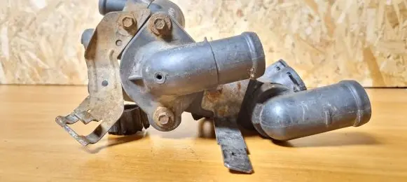 Thermostat/thermostat housing