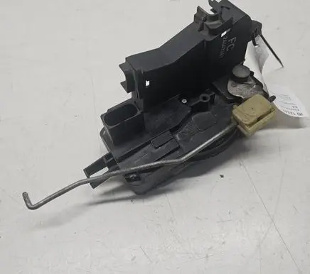 Opel Vectra C Front door lock 24447341