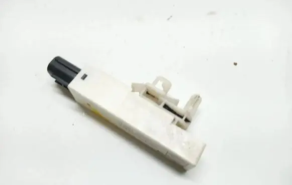 Mazda 3 III Aerial antenna amplifier KD47676NXA