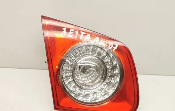 Volkswagen Jetta V Tailgate rear/tail lights 1K5945093