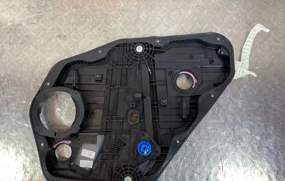 KIA Sorento IV Rear window lifting mechanism without motor
