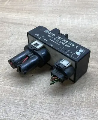 Volkswagen PASSAT B4 Coolant fan relay 357919506A