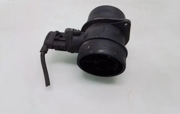 Volkswagen Touran I Mass air flow meter 074906461B