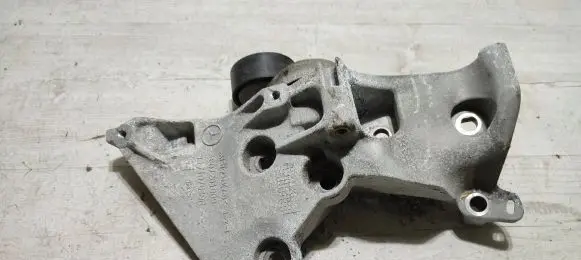 Mercedes-Benz A W176 Generator/alternator bracket 60010309V H619Z0111