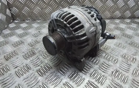 Skoda Octavia Mk2 (1Z) Generator/alternator 03C903023A 0124525093