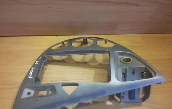 Ford Focus Radio/GPS head unit trim 98ABA046A04AE
