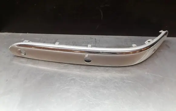 Front bumper splitter molding