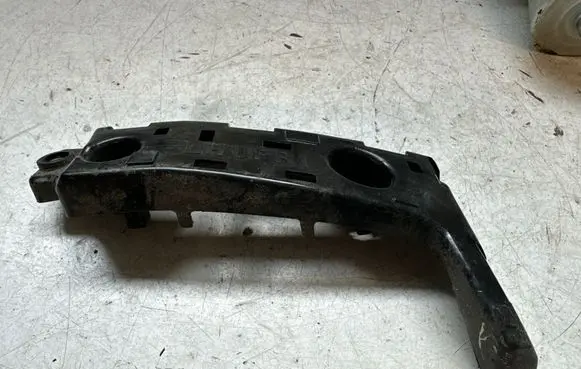 Dacia Spring Front bumper mounting bracket