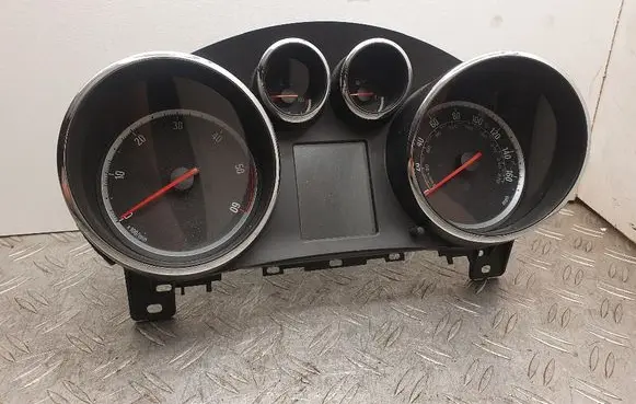 Opel Zafira C Speedometer (instrument cluster) 13374896 600775881 769317