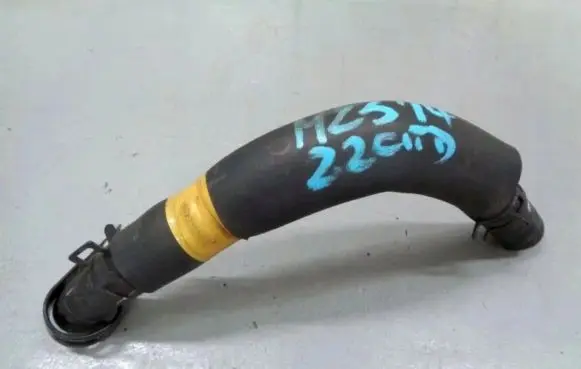 Mazda 323 Engine coolant pipe/hose