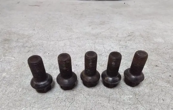 Mercedes-Benz C W204 Nuts/bolts 