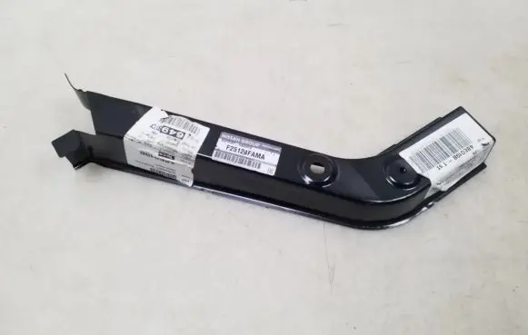 Nissan e-NV200 Headlight/headlamp mounting bracket