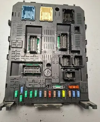 Citroen C4 II Picasso Fuse module 966689538002 212456301 20977771