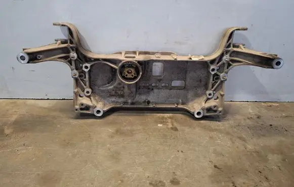 Volkswagen PASSAT B7 Front subframe 7N0199369A 1K0199867