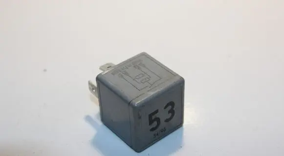 Volkswagen PASSAT B5 Other relay 141951253B
