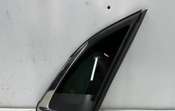 Mazda CX-30 Rear side window