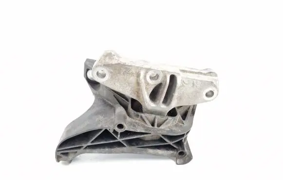 Peugeot 3008 II Engine mount bracket
