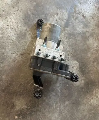 BMW X5M F85 ABS Pump 6884733 YC915