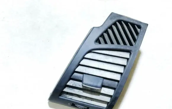 BMW 1 E81 E87 Dash center air vent grill 705918712 7059187-12