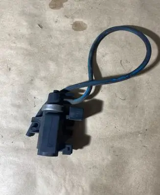 BMW 7 E65 E66 Turbo solenoid valve 72279600 2247906