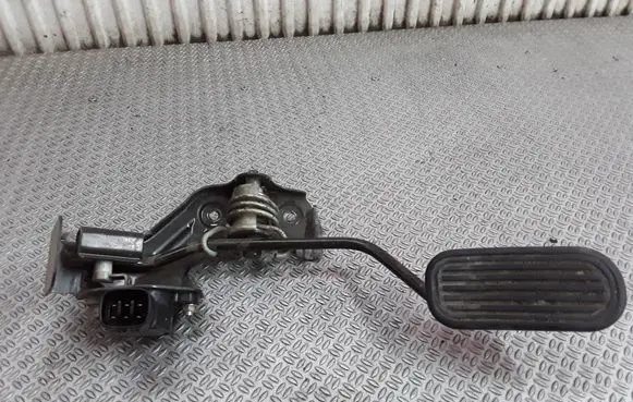 Toyota Avensis Verso Accelerator throttle pedal