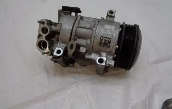 Peugeot 208 Air conditioning (A/C) compressor (pump) 9828684880