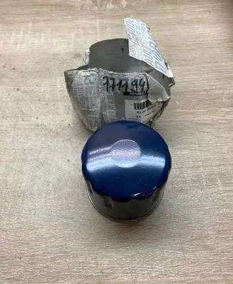 Renault Twingo II Oil filter cover 8200768927