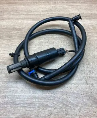 BMW X3 E83 Headlight washer pump 8377430 7172484