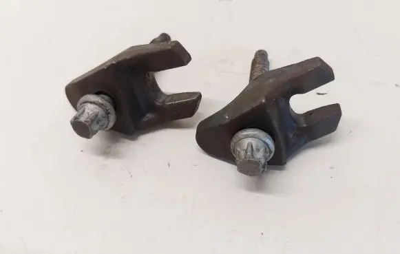 Citroen C4 II Picasso Fuel Injector clamp holder