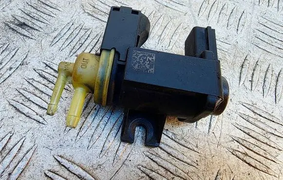 Audi A4 S4 B8 8K Turbo solenoid valve 8K0906627