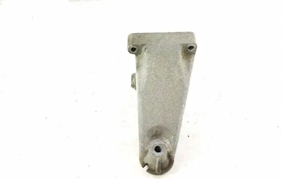 Mercedes-Benz C W204 Engine mounting bracket 2712232304 A2712232304