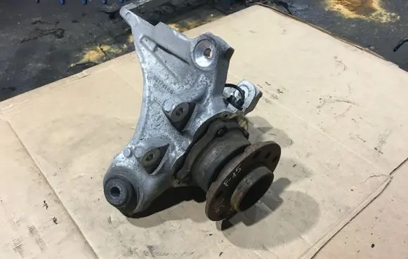 BMW X5 F15 Rear wheel hub 6877218