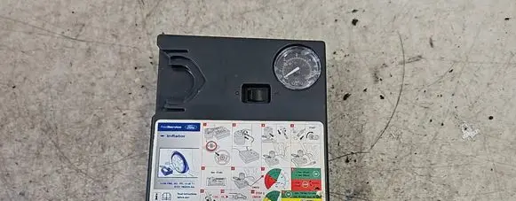 Ford Fiesta Tire air pump compressor 8V2119G525AA