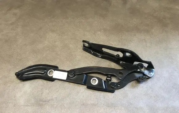BMW 2 F22 F23 Tailgate/trunk/boot hinge 7304557