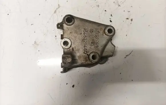 Peugeot 307 Engine mounting bracket 9648325480