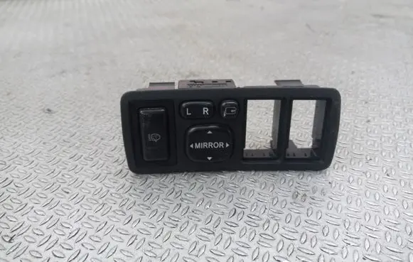 Toyota Avensis T250 Wing mirror switch 183575