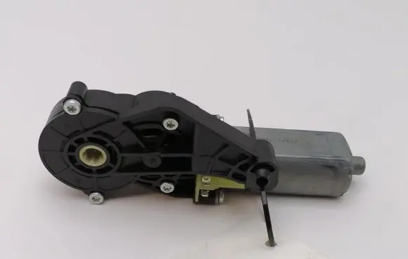 Mercedes-Benz C W203 Seat adjustment motor 0390203207 820648024