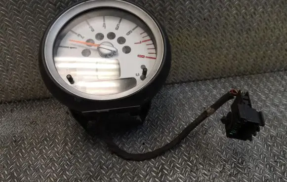 Mini One - Cooper Coupe R56 Speedometer (instrument cluster) 9189516