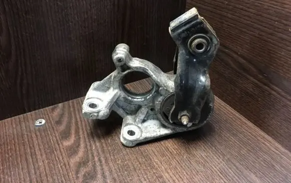 Citroen Berlingo Engine mount bracket 81090780 9682516380