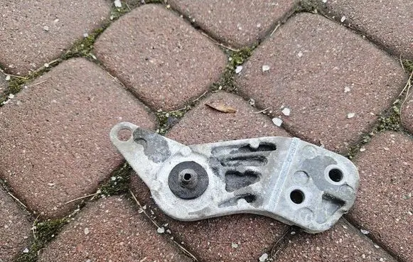 Opel Corsa E Radiator mount bracket 12429737