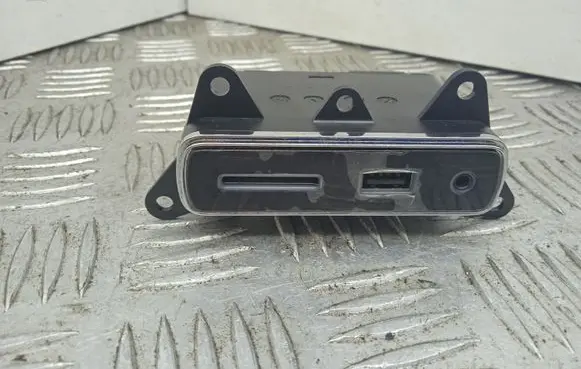 Jeep Grand Cherokee USB socket connector 68141322AA